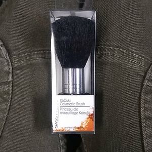 Kabuki cosmetic brush